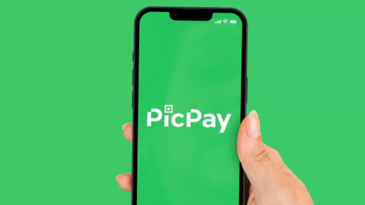 PicPay logo on smartphone